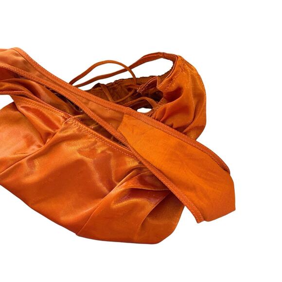 NWT Out From Under Womens Medium Bodysuit Thong Open Back Top Underwire Cups - Picture 6 of 11